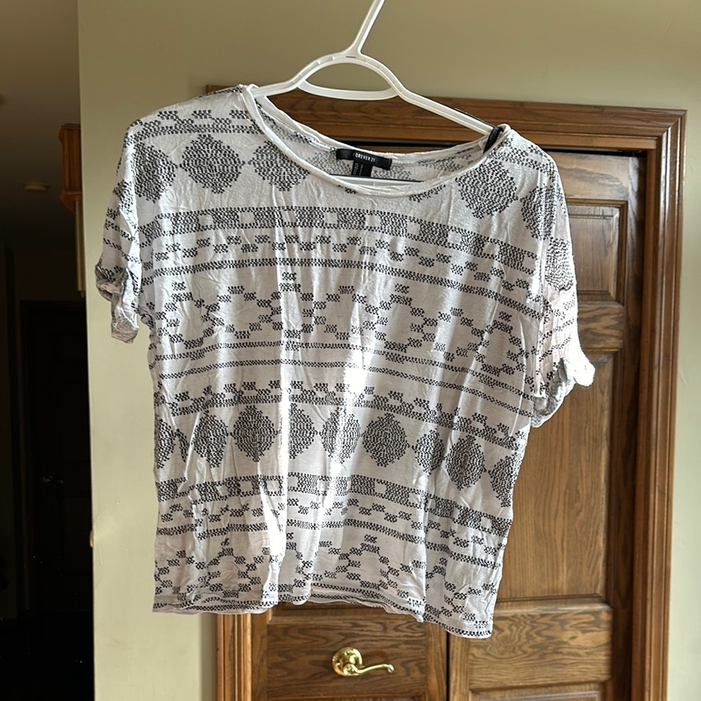 Forever 21 Black and White Patterned Women's Top - Picture 1 of 3